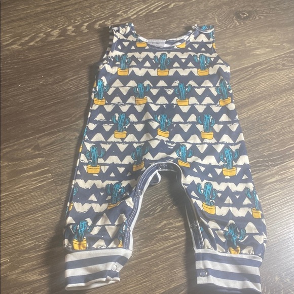 Western. Cactus Print Baby Romper 0-3 months  so cute. - Picture 1 of 1